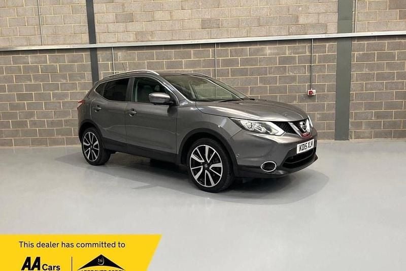 Grey Used 2015 Nissan Qashqai Tekna SUV | £8,795 (Good price) - Image 1/1