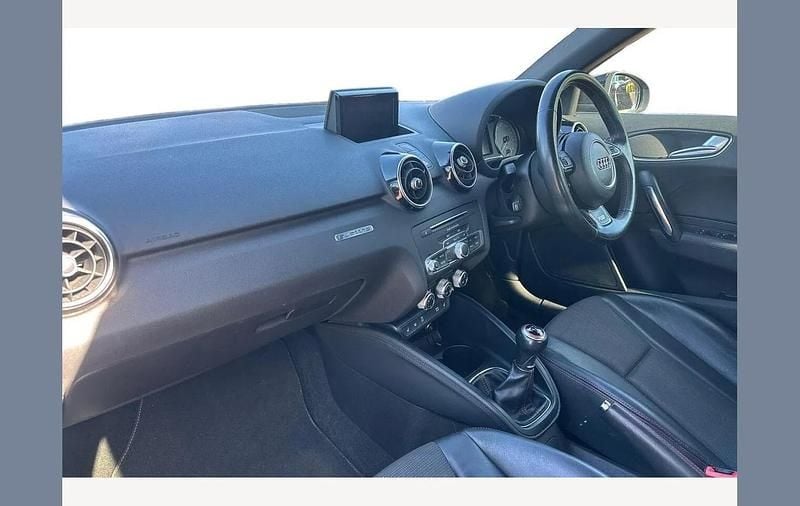 Used Audi S1 Comfort 231 HP (169 kW) 2016 Blue Hatchback