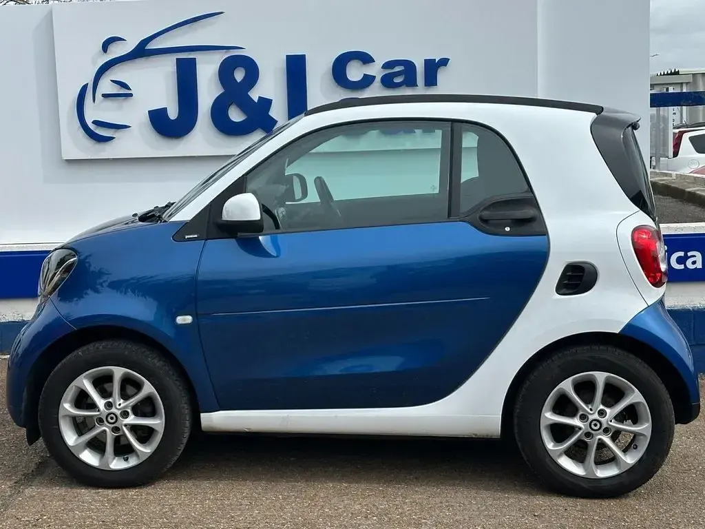 Used Smart ForTwo Coupé Passion 71 HP (52 kW) 2019 White Coupe