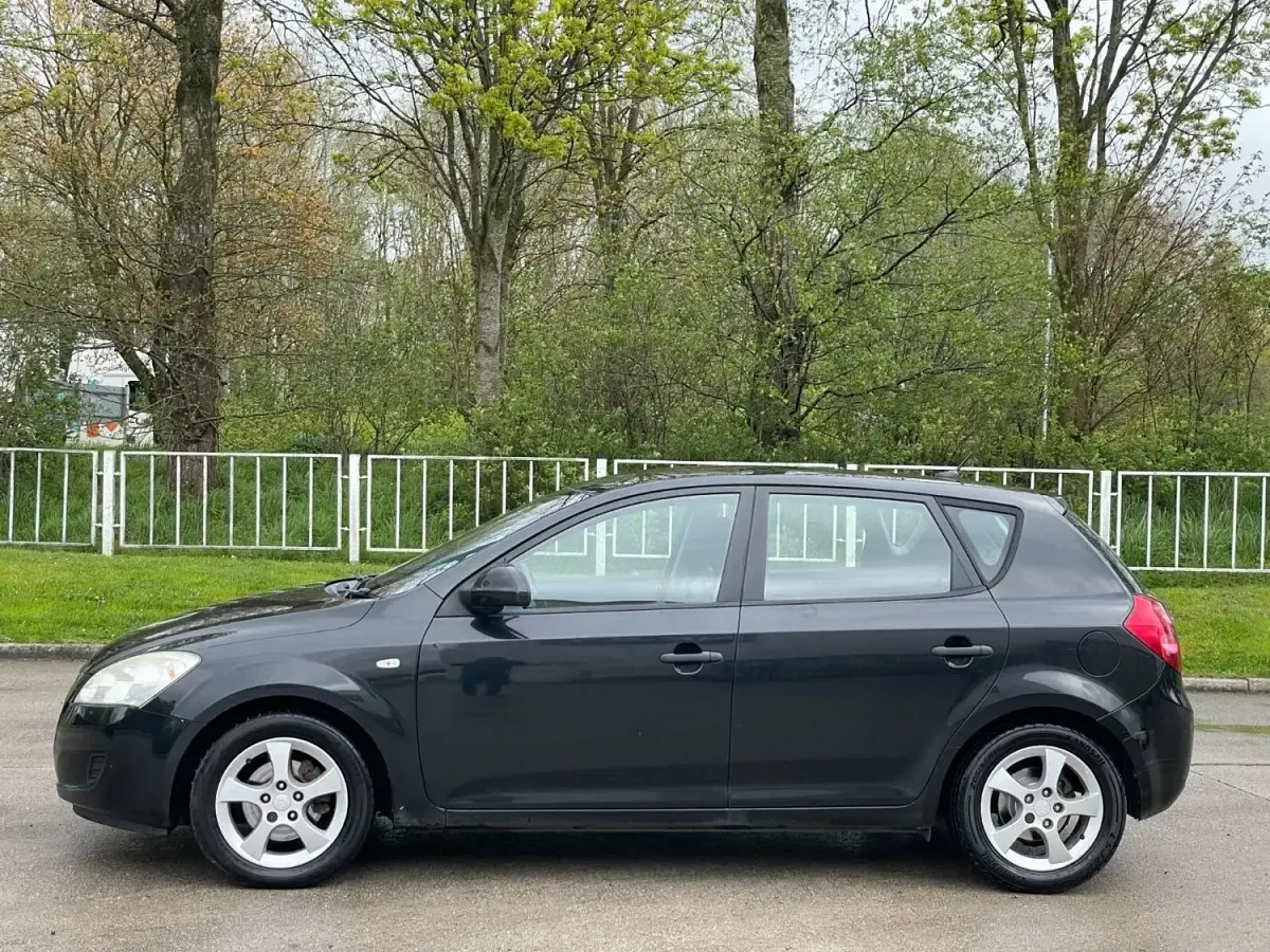 Używany Kia Ceed 2009 Czarny Hatchback