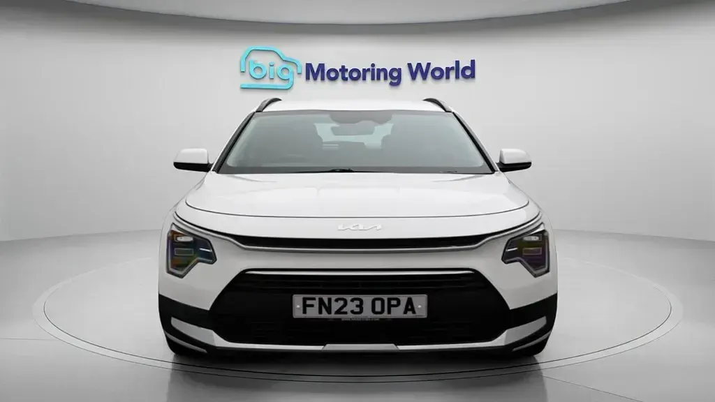 Gebraucht Kia Niro 139 PS (102 kW) 2023 Weiß SUV