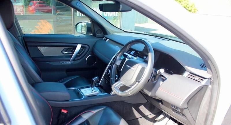 Second-hand Land Rover Discovery Sport SE Dynamic 240 CP (176 kW) 2019 Alb SUV
