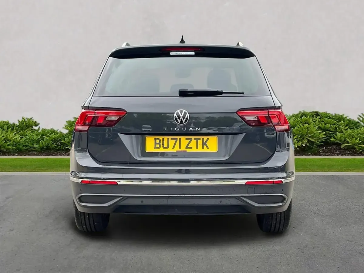 Używany VW Tiguan S 150 KM (110 kW) 2022 Szary SUV