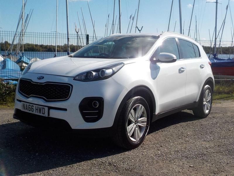 White Used 2016 Kia Sportage 2 SUV | £6,995 (Fair price) - Image 1/4