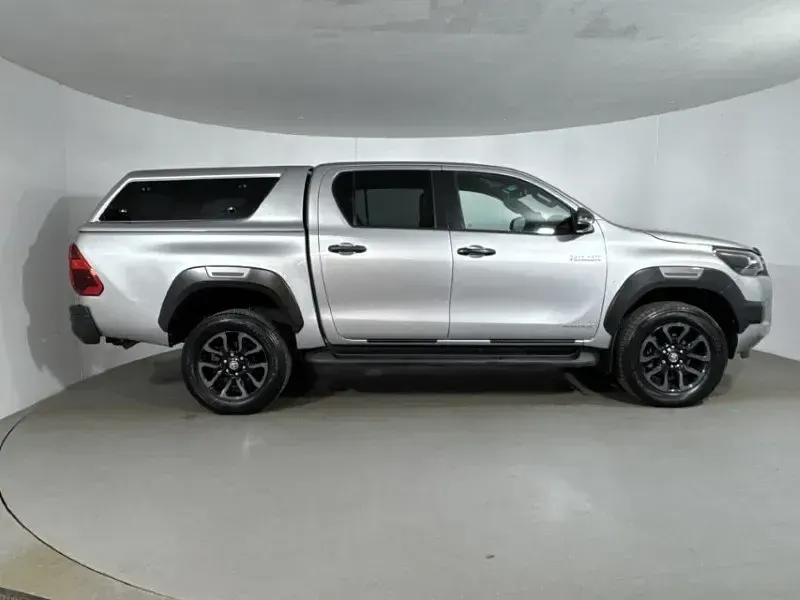 Usado Toyota HiLux 204 CV (150 kW) 2024 Plateado Pickup/Camioneta