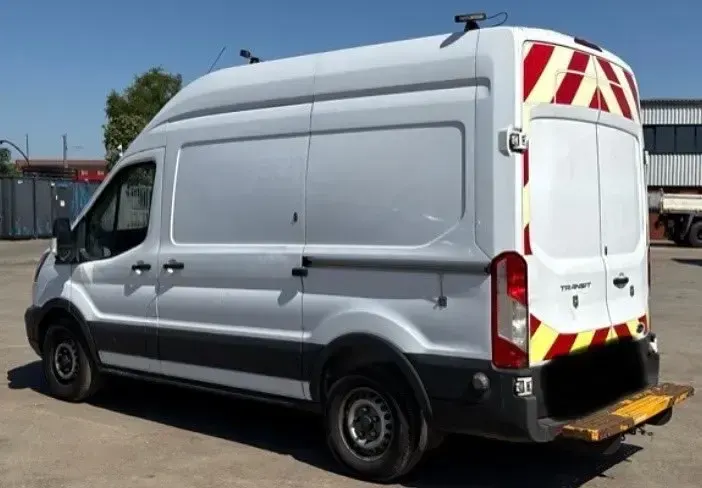 Usado Ford Transit 130 HP (95 kW) 2018 Branco Van