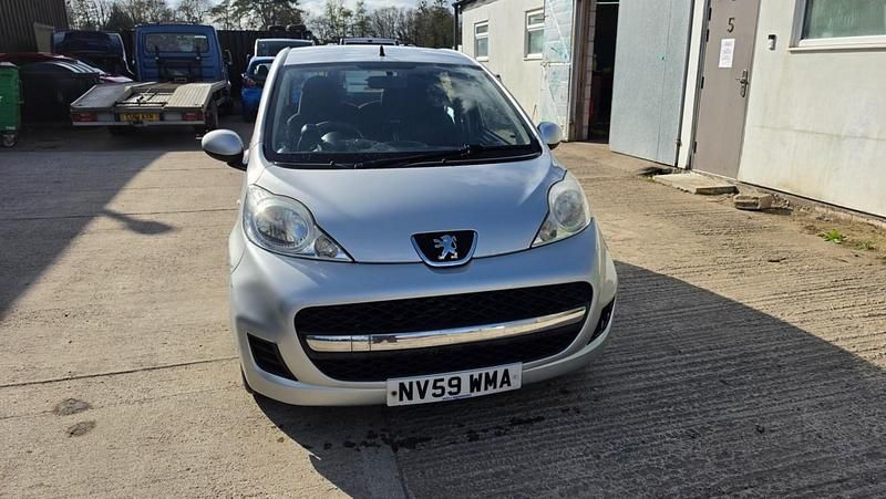 Used Peugeot 107 68 HP (50 kW) 2010 Silver Hatchback