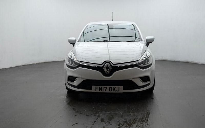 Used Renault Clio IV Dynamique 90 HP (66 kW) 2017 White Hatchback
