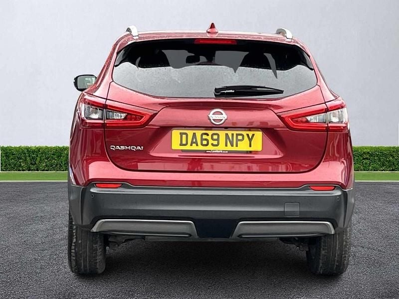 Used Nissan Qashqai N-Connecta 2019 Red SUV