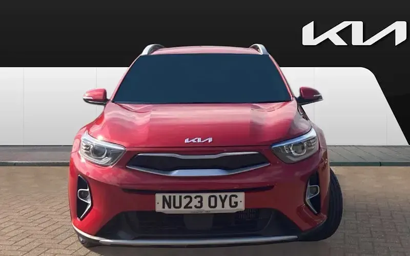 Usado Kia Stonic 101 HP (74 kW) 2023 Vermelho SUV