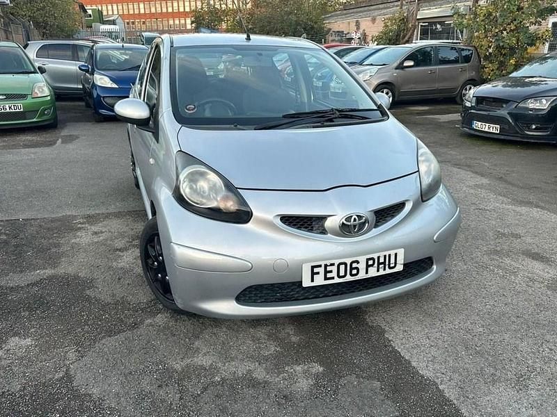 Silver Used 2006 Toyota Aygo Hatchback | £2,500 (Fair price) - Image 1/4