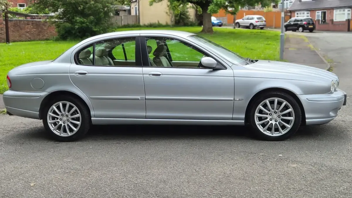 Used Jaguar X-type 196 HP (144 kW) 2006 Silver Sedan