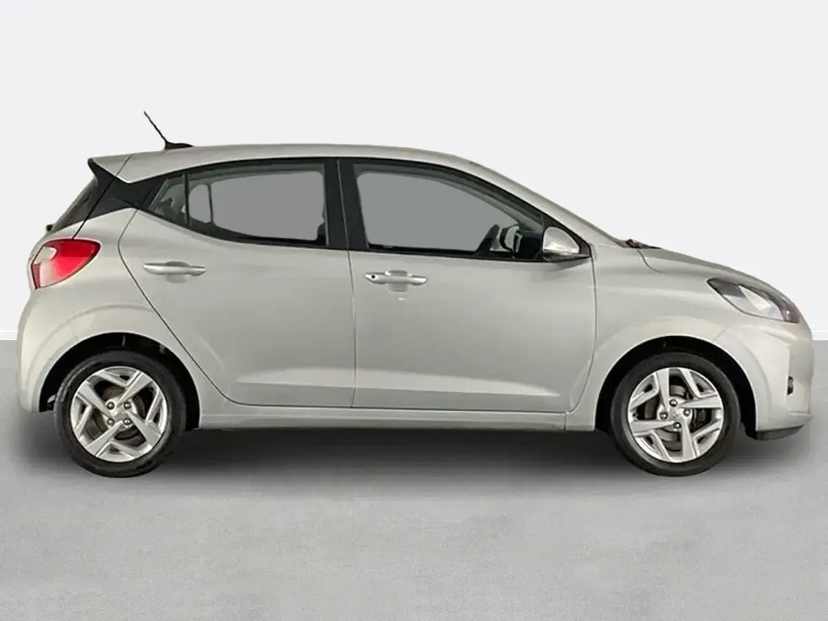 Used Hyundai i10 SE 84 HP (61 kW) 2022 Silver Hatchback