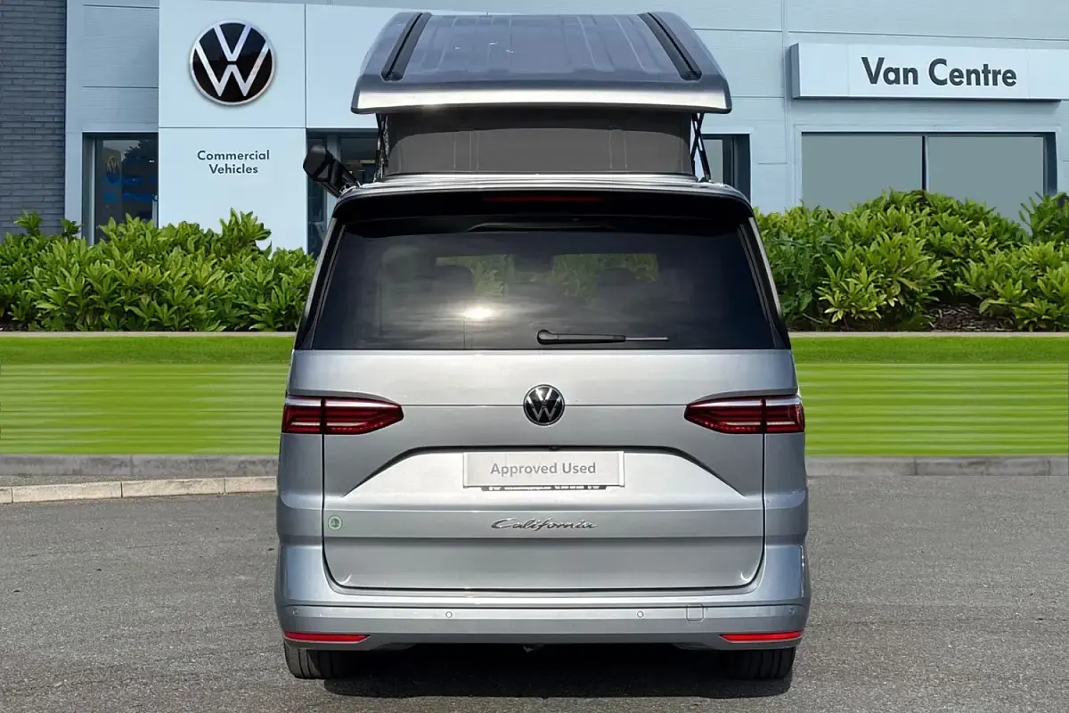 Usado VW California California 150 HP (110 kW) 2025 Prateado Van