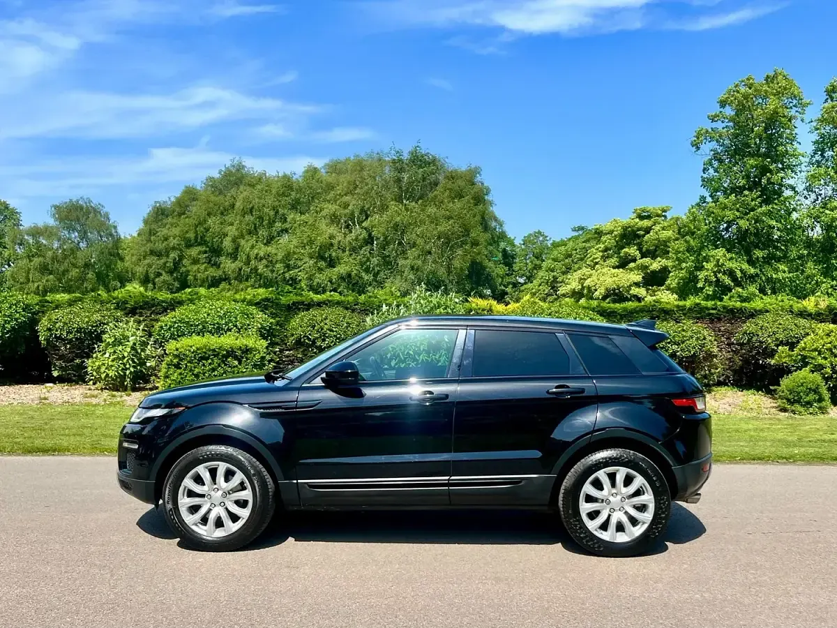 Begagnad Land Rover Range Rover evoque SE 180 HK (132 kW) 2016 Svart Kombi