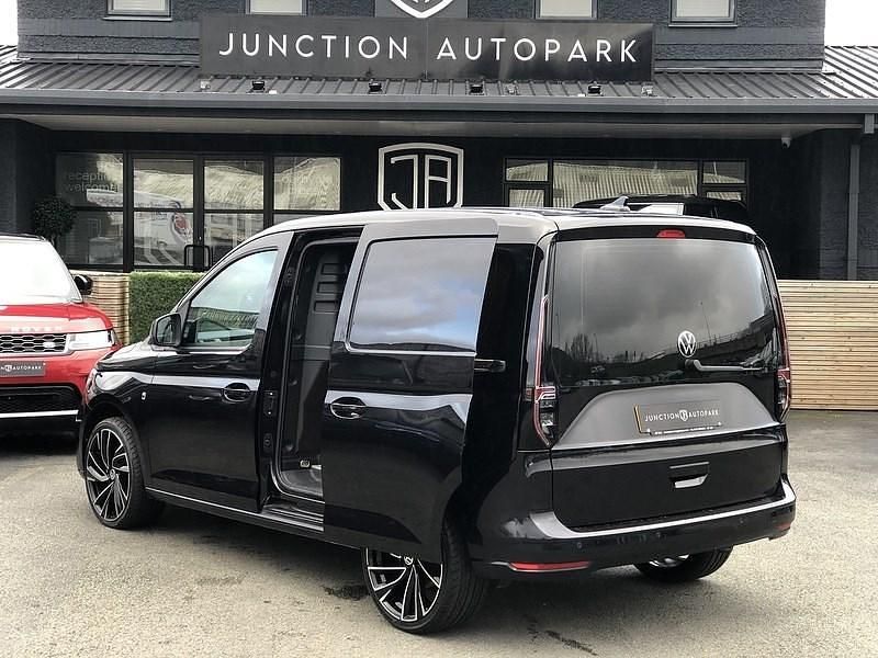 Używany VW Caddy Pro 122 KM (89 kW) 2024 Czarny Minivan
