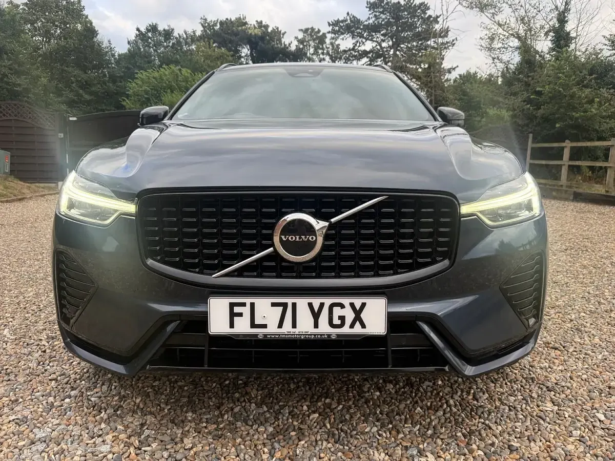 Used Volvo XC60 R-Design 194 HP (142 kW) 2021 Blue SUV