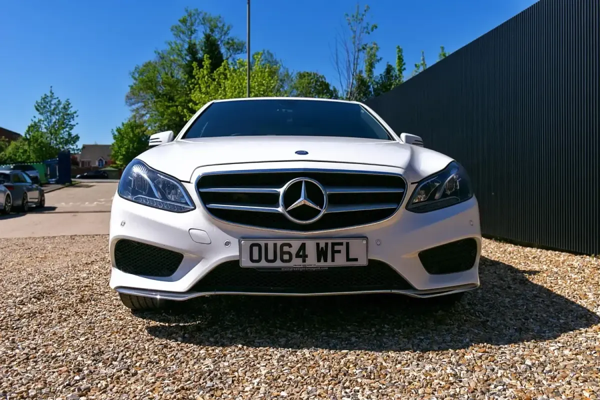 Begagnad Mercedes E220 AMG line 177 HK (130 kW) 2014 Vit Sedan