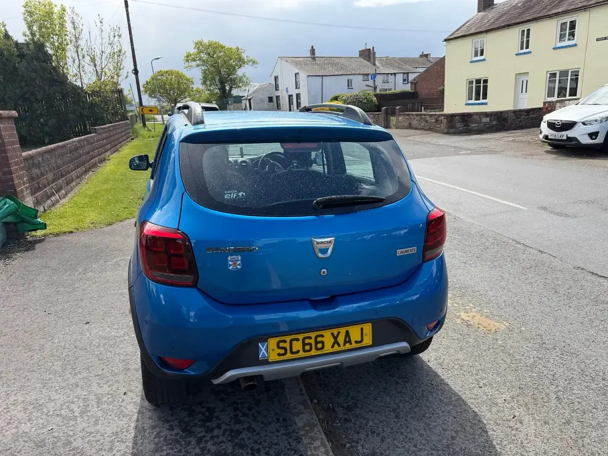 Used Dacia Sandero Lauréate 2016 Blue Hatchback