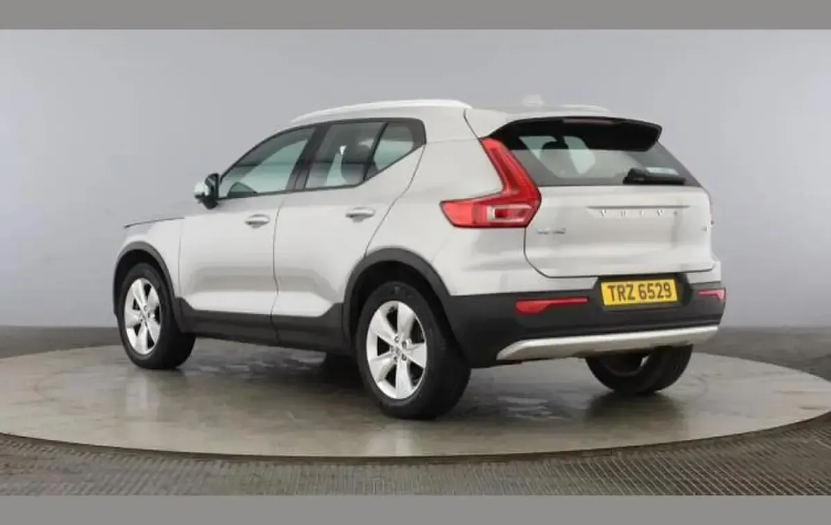 Used Volvo XC40 Core 163 HP (119 kW) 2022 Silver SUV
