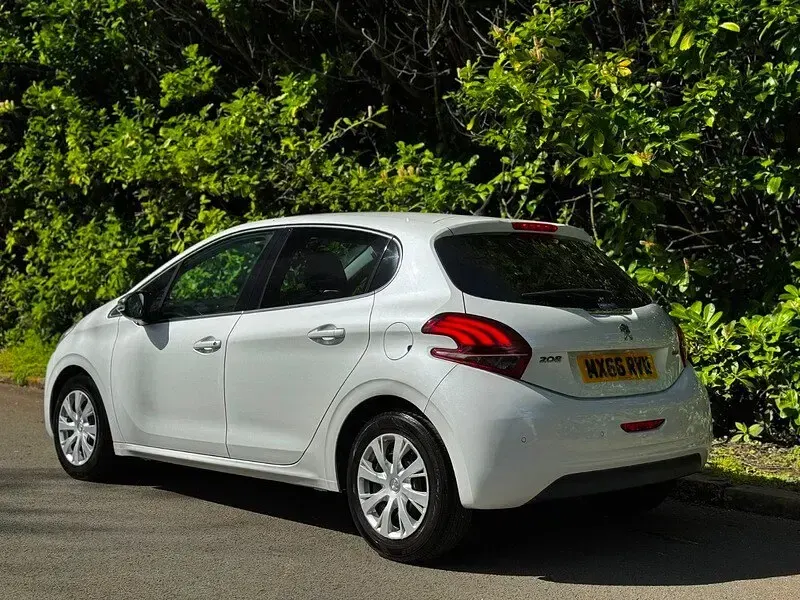 Used Peugeot 208 S 110 HP (80 kW) 2016 White Hatchback