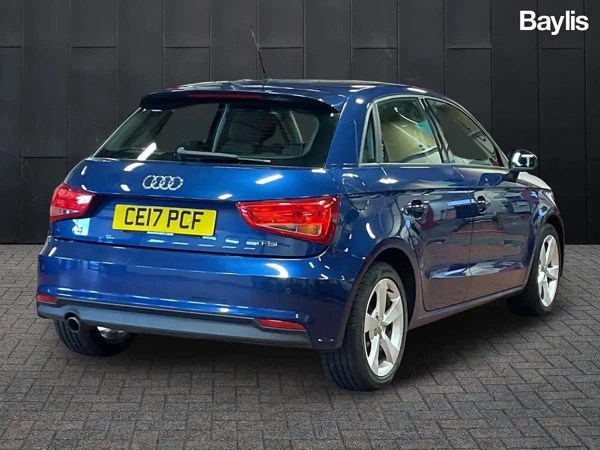 Begagnad Audi A1 Sportback Sport 95 HK (69 kW) 2017 Blå Halvkombi