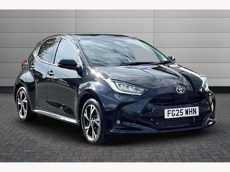 Eclipse black Used 2025 Toyota Yaris Hybrid Design Hatchback | £20,498 (Fair price) - Image 1/3