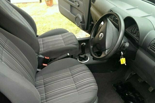 Begagnad VW Fox 2011 Halvkombi