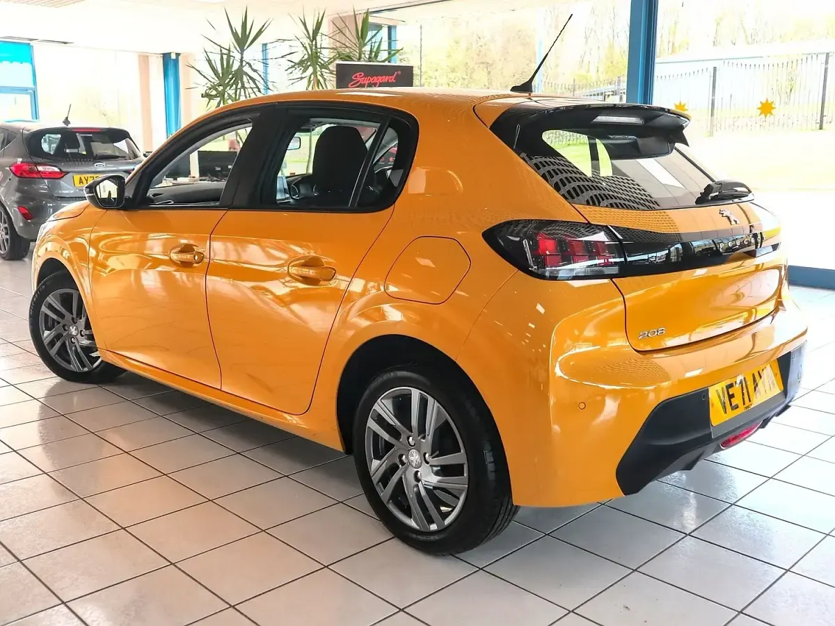 Used Peugeot 208 Active Premium 100 HP (73 kW) 2022 Yellow Hatchback