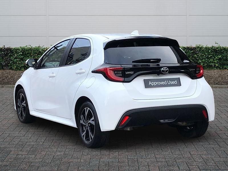 Used Toyota Yaris Hybrid Design 2024 White Hatchback