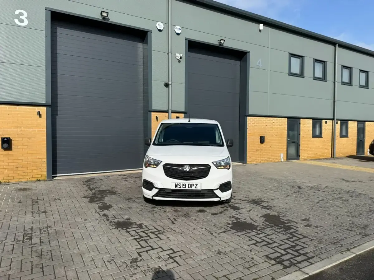 Używany Vauxhall Combo Sportive 130 KM (95 kW) 2019 Biały Van
