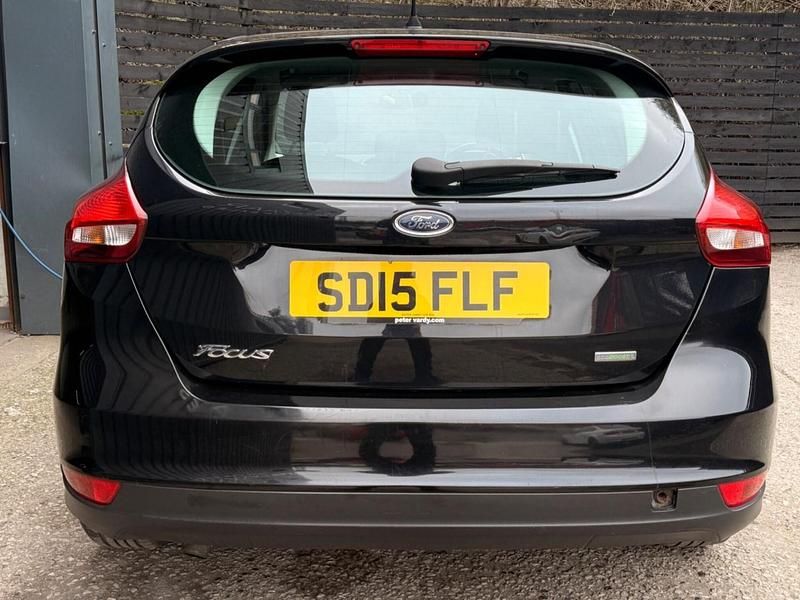 Used Ford Focus Zetec 125 HP (91 kW) 2015 Black Hatchback