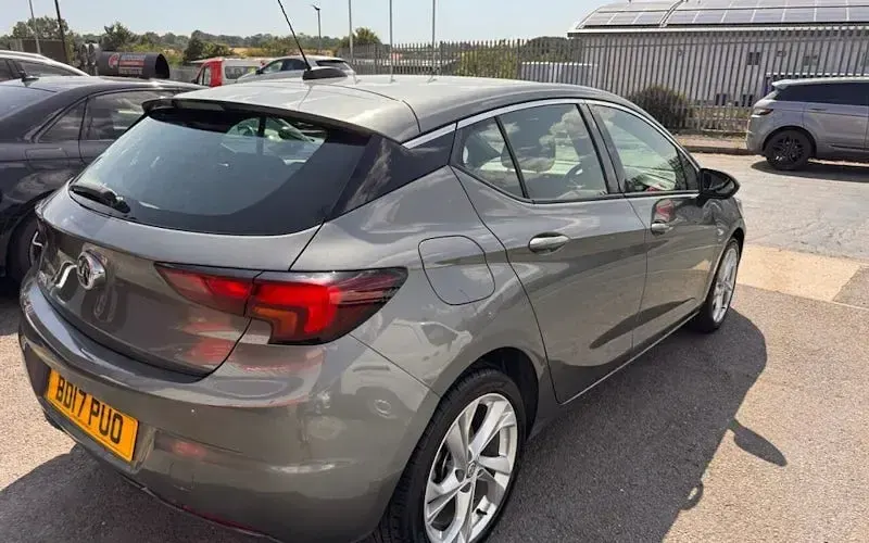 Used Vauxhall Astra SRi 101 HP (74 kW) 2017 Grey Hatchback