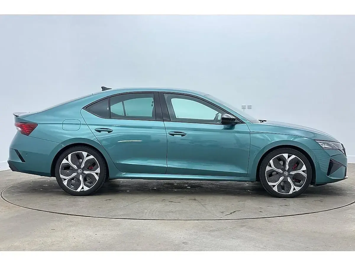 Used Skoda Octavia vRS 195 HP (143 kW) 2025 Water world green Hatchback