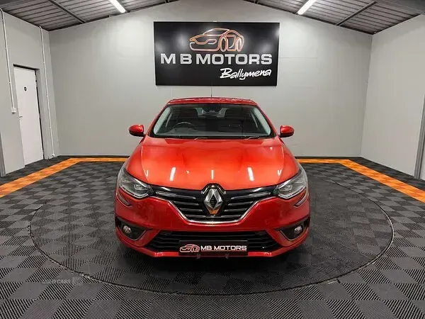 Used Renault Mégane Signature 2019 Red Hatchback