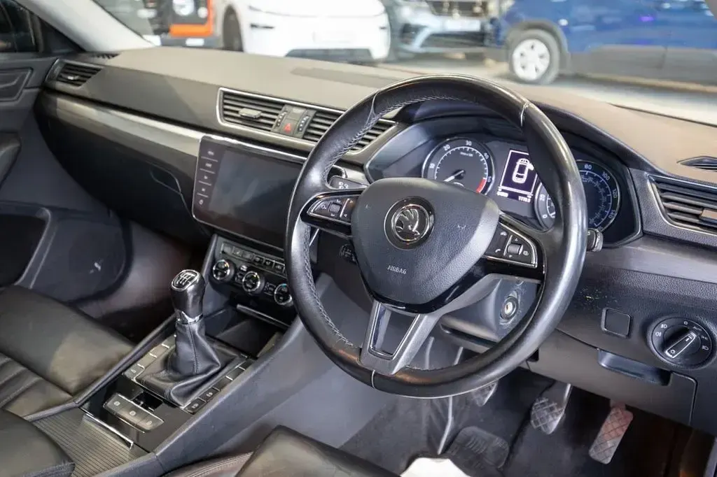 Usado Skoda Superb SE L Executive 150 CV (110 kW) 2018 Negro Familiar