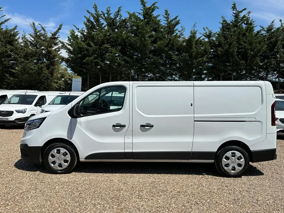 Used Renault Trafic 2023 White MPV