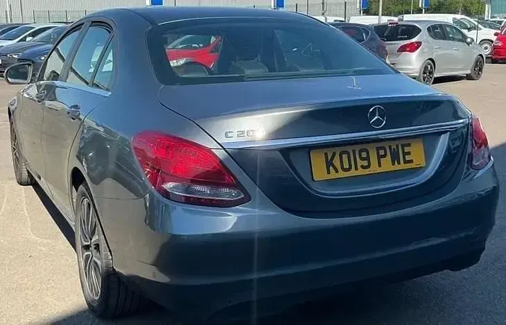 Używany Mercedes C200 SE 2019 Szary Sedan/Limuzyna