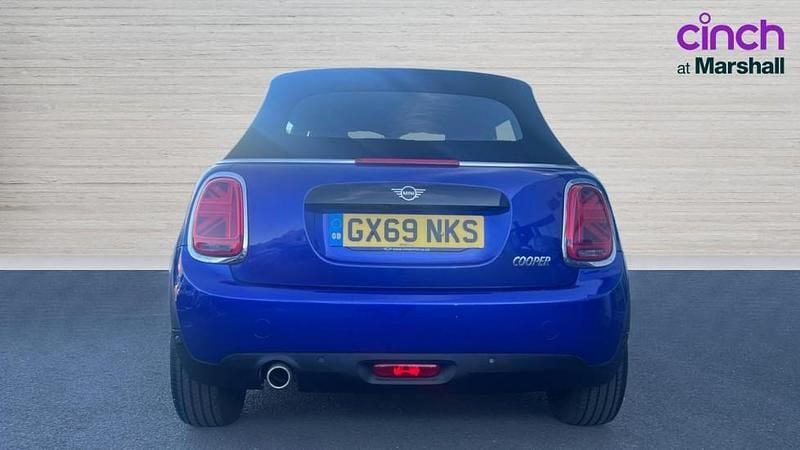 Usado Mini Cooper Classic 136 HP (100 kW) 2019 Azul Citadino