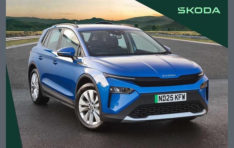 Race blue metallic Used 2025 Skoda Elroq SE SUV | £25,995 (Fair price) - Image 1/4