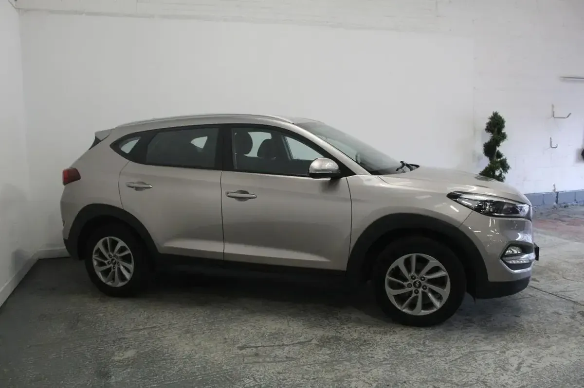 Used Hyundai Tucson SE 116 HP (85 kW) 2016 White SUV