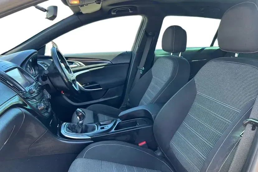 Used Vauxhall Insignia SRi 136 HP (100 kW) 2016 Silver Estate