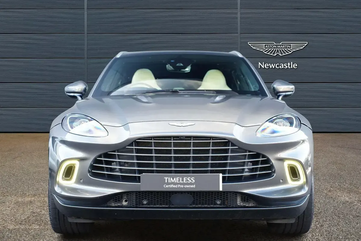 Used Aston Martin DBX 550 HP (404 kW) 2022 Silver SUV