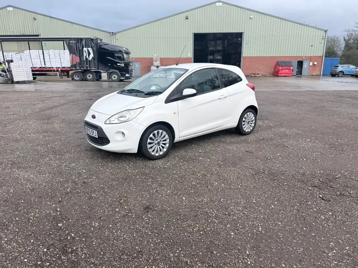 Used Ford Ka Zetec 69 HP (50 kW) 2013 White Hatchback