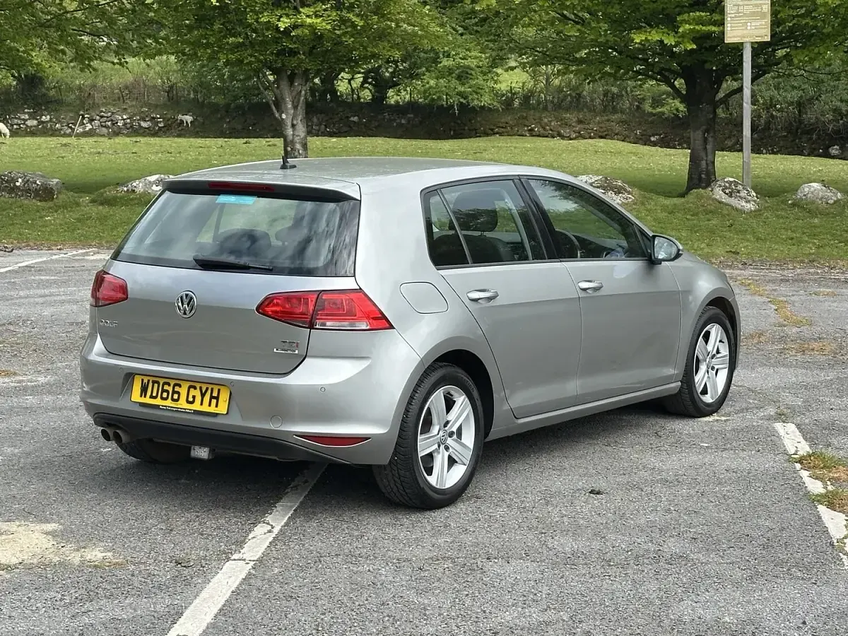 Used VW Golf VII Edition 125 HP (91 kW) 2016 Silver Hatchback