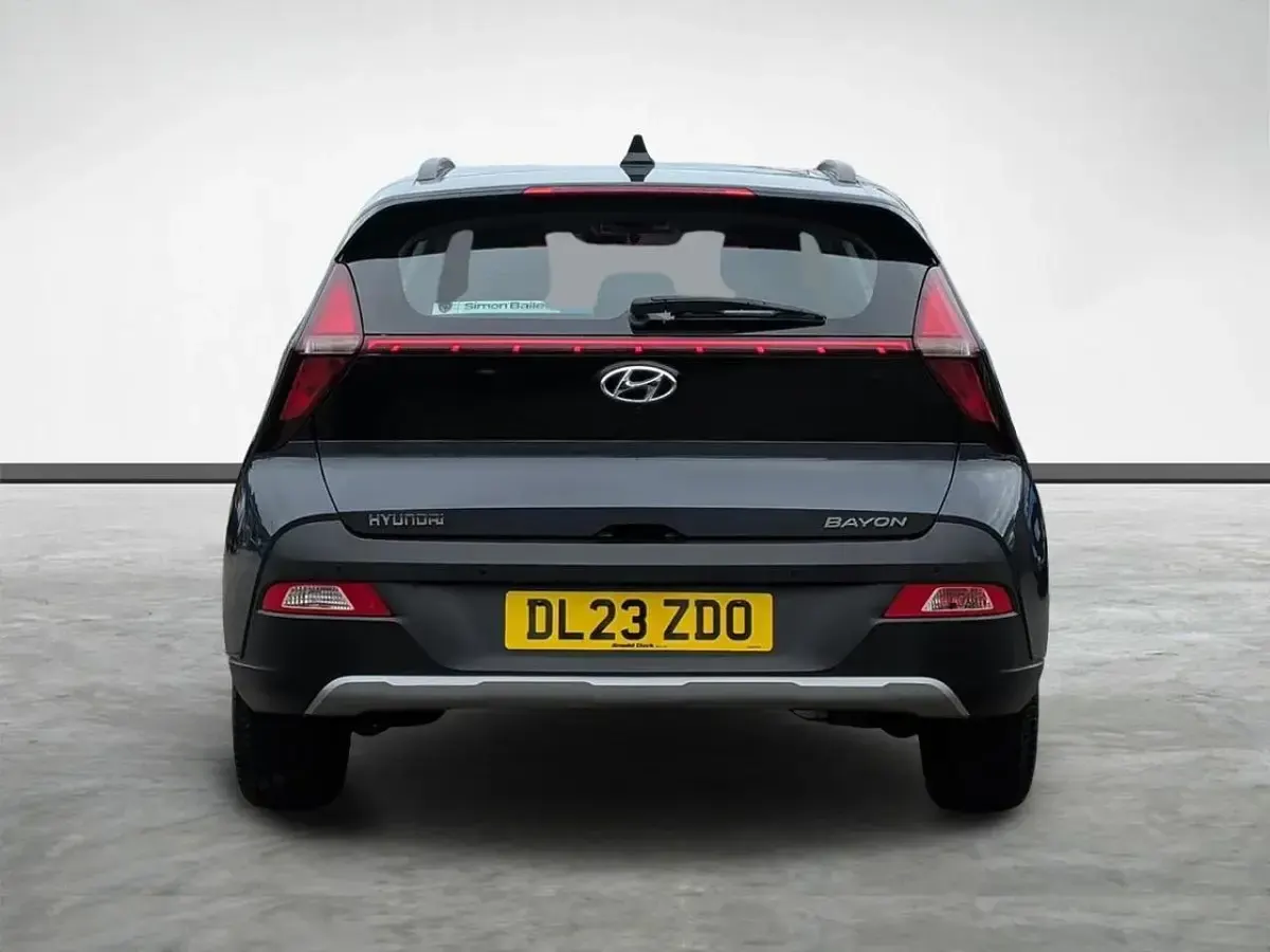 Usado Hyundai Bayon SE 99 HP (72 kW) 2023 Cinzento SUV
