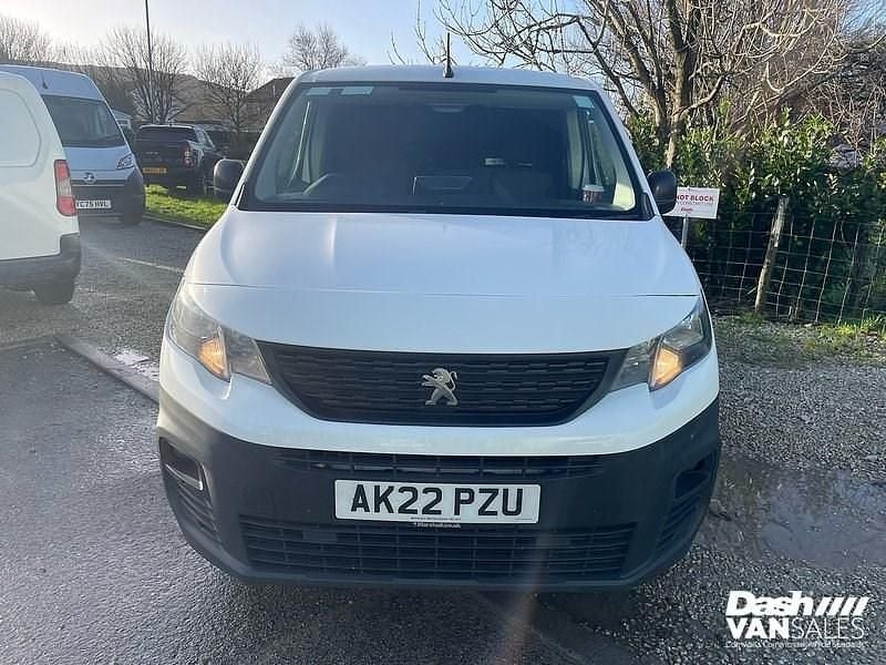 Used Peugeot Partner Premium 100 HP (73 kW) 2022 White MPV