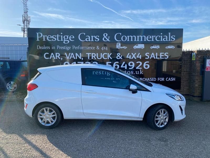 Used Ford Fiesta 85 HP (62 kW) 2019 White Hatchback