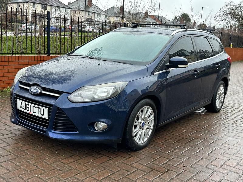 Begagnad Ford Focus Titanium 125 HK (91 kW) 2011 Blå Kombi