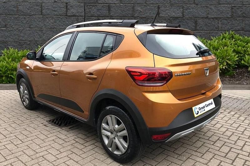 Used Dacia Sandero Comfort 90 HP (66 kW) 2022 Orange Hatchback